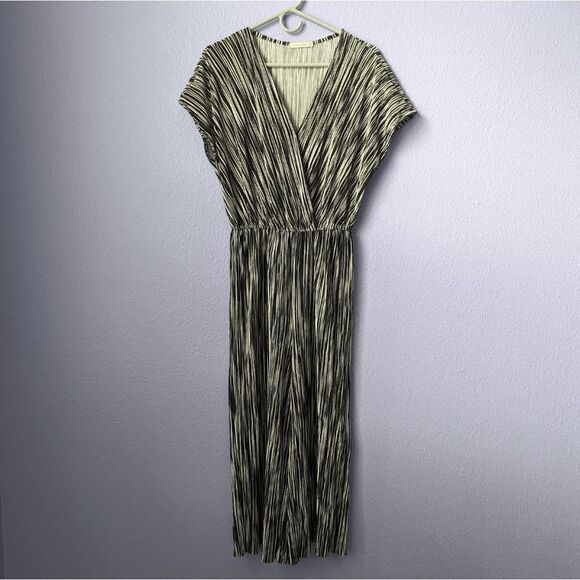 Coco's CloZet Jumpsuit Capris Wide Leg Romper Black & White Medium Deep V Neck - Picture 5 of 9